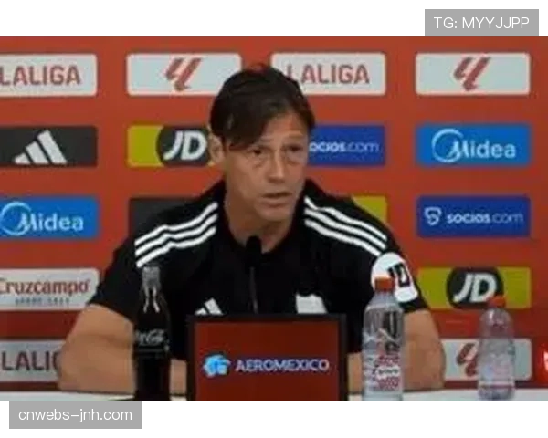 塞维利亚主帅阿尔梅达谈球队调整效果与客场挑战 塞维利亚主帅阿尔梅达谈球队调整效果与客场挑战