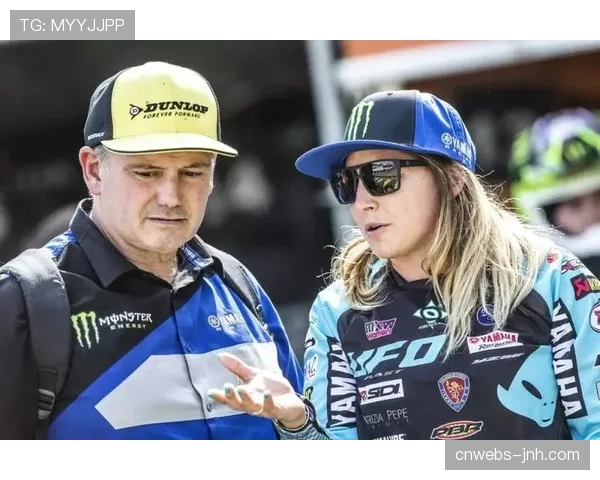 从胜利到晋级:阿尔及利亚更衣室内的24小时 从胜利到晋级:阿尔及利亚更衣室内的24小时